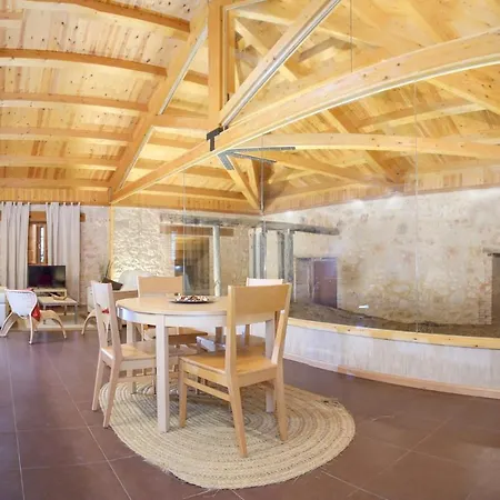 Farm stay El Lagar De La Navazuela *